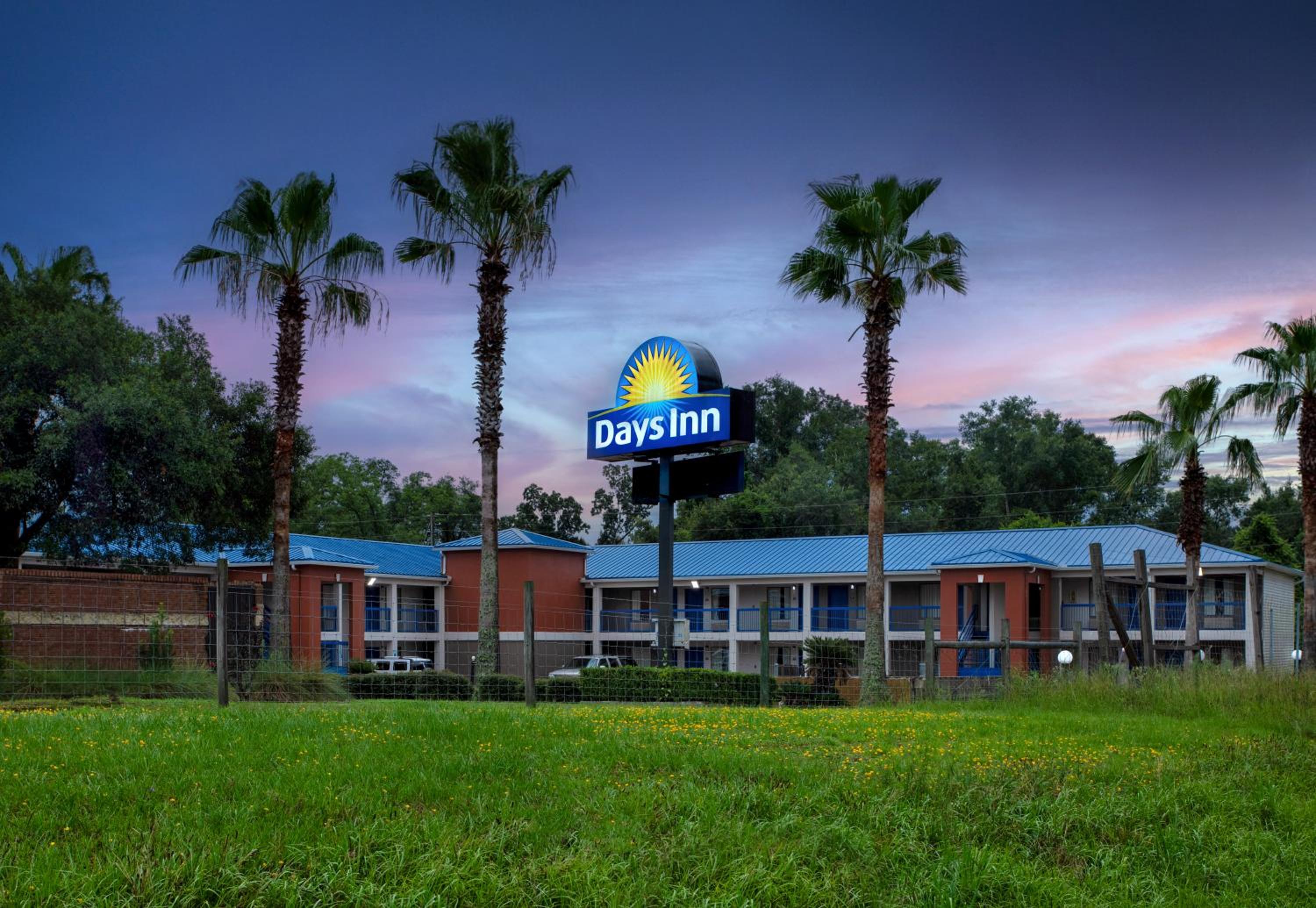 Days Inn by Wyndham Chipley - Property Image 12