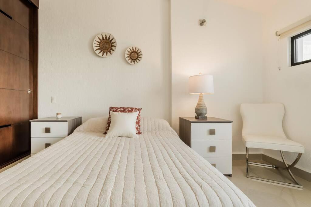 Stylish Lagoon front Villa by Casa Paraiso