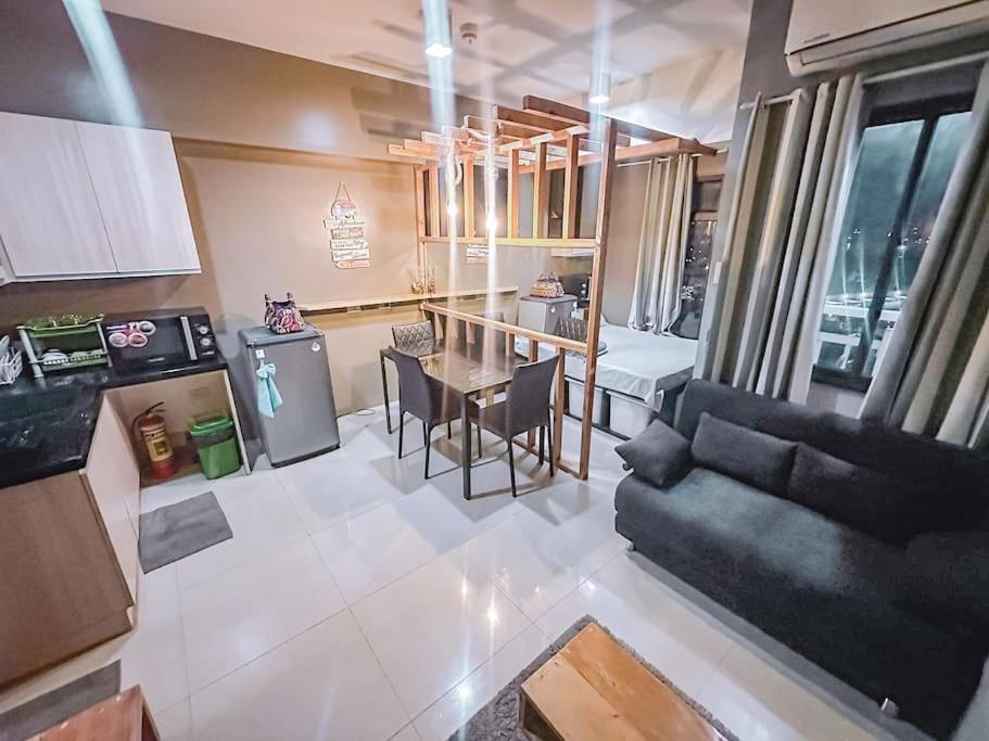 Hotel Chillhauz (SM,Ayala,IT,City) W/Pool & WiFi - Image 1