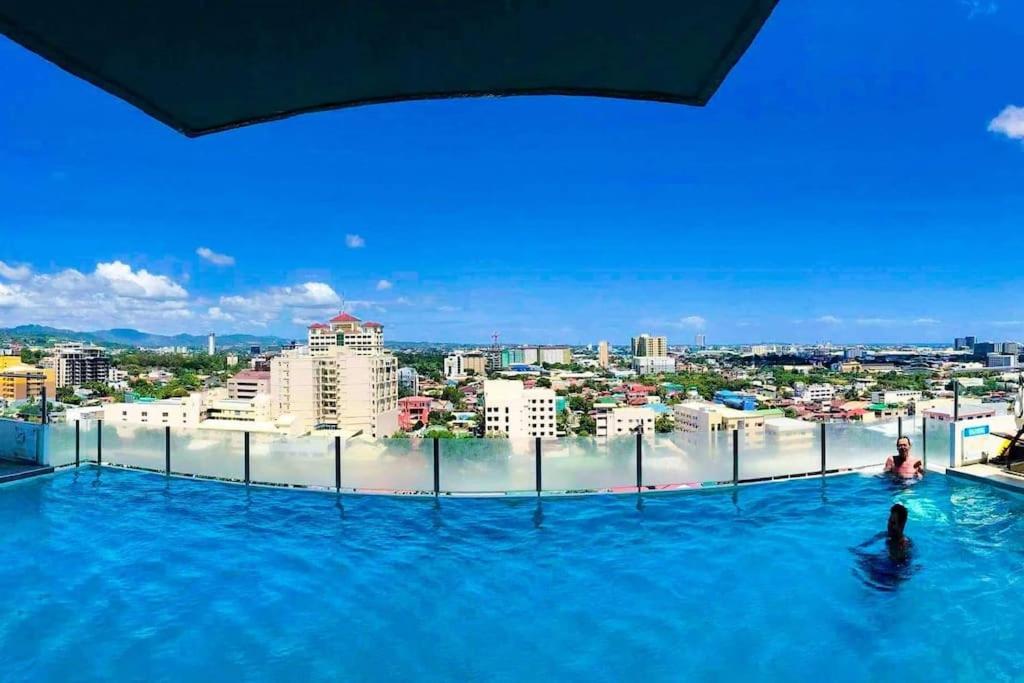 Chillhauz (SM,Ayala,IT,City) W/Pool & WiFi