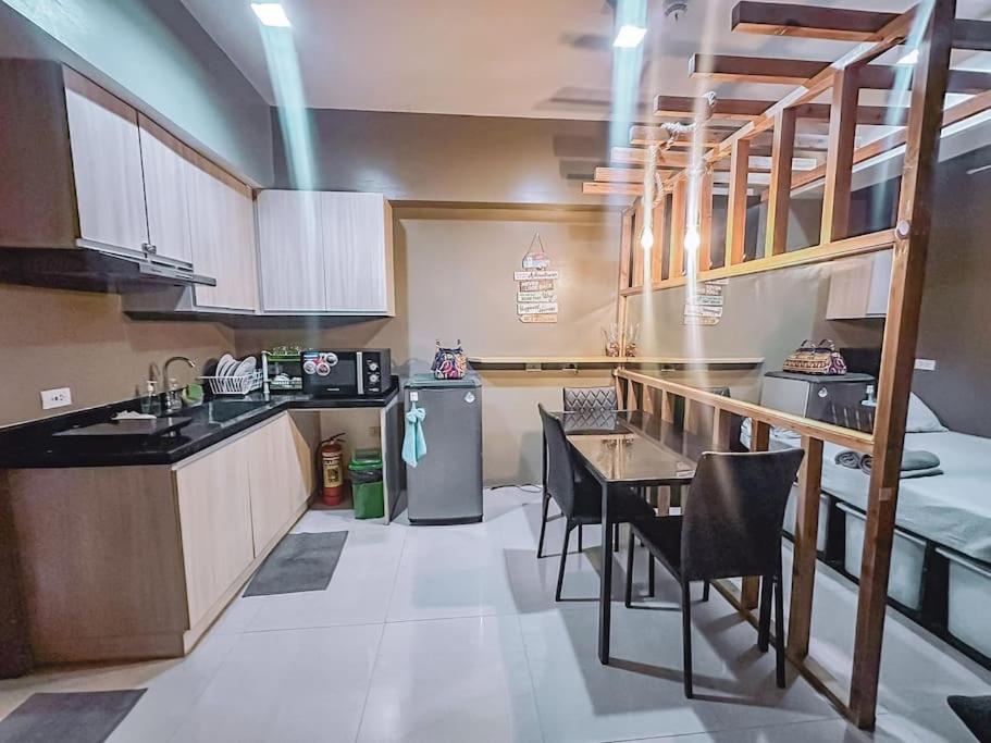 Chillhauz (SM,Ayala,IT,City) W/Pool & WiFi