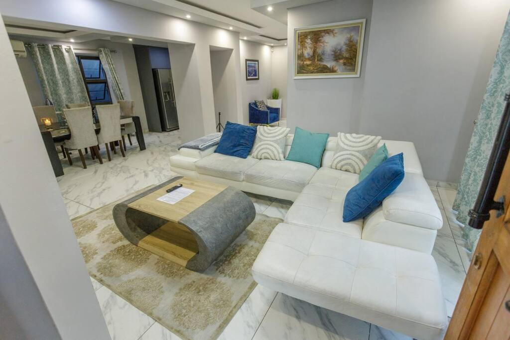 Cozier Glitz view 5
