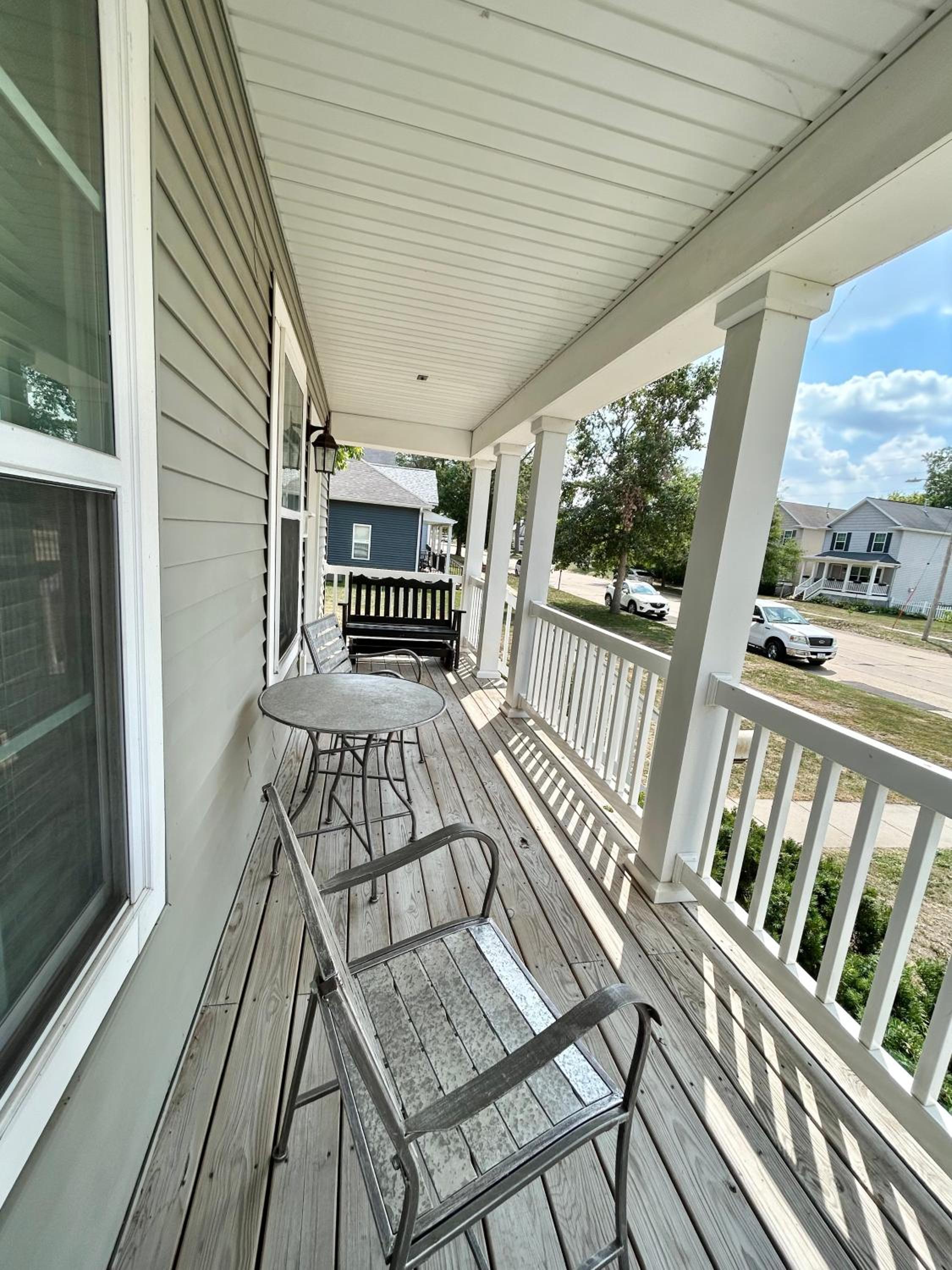 Cozy Modern Newbo Area Home view 3