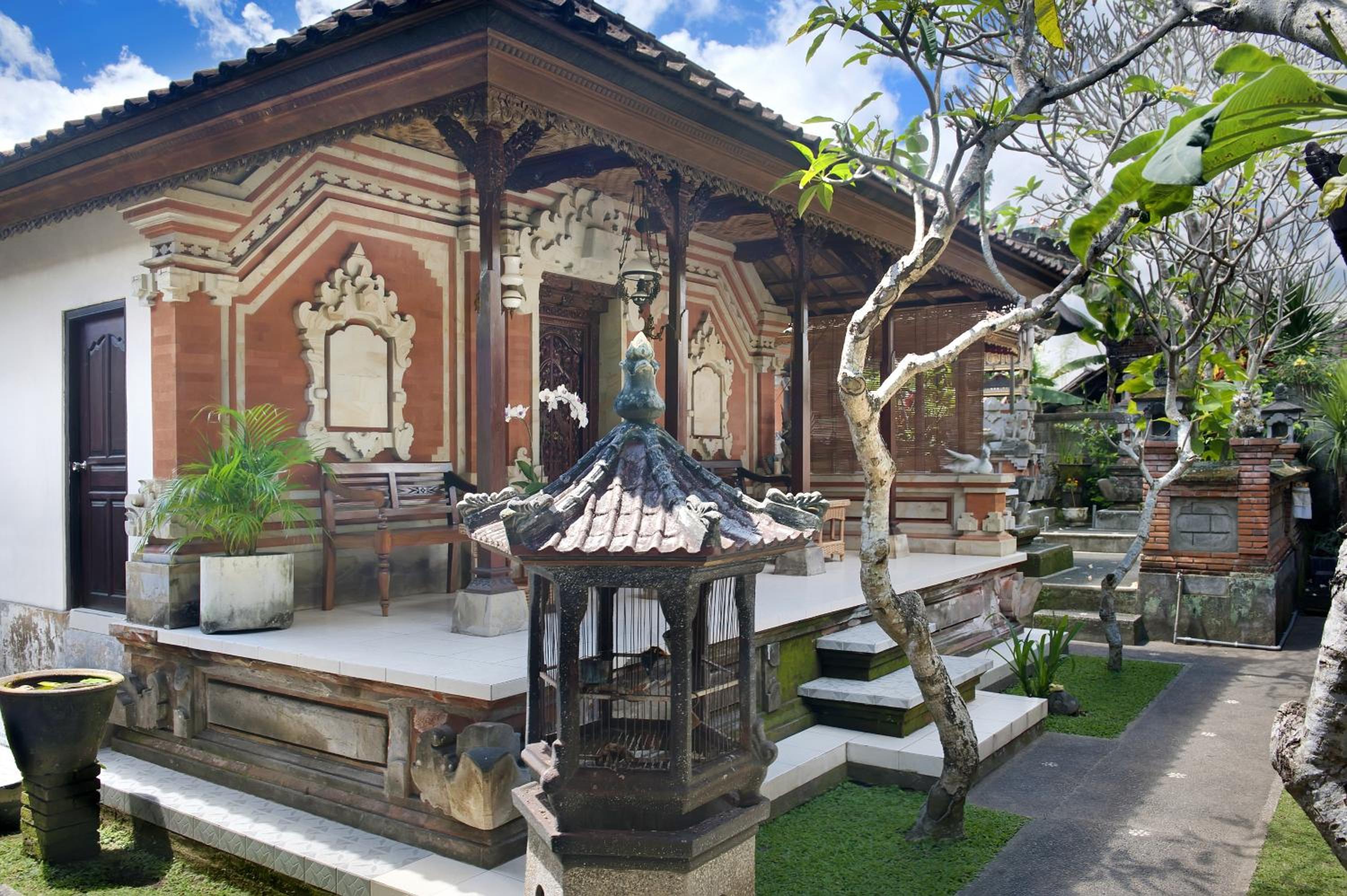 Hotel Teja Home Stay - Image 1