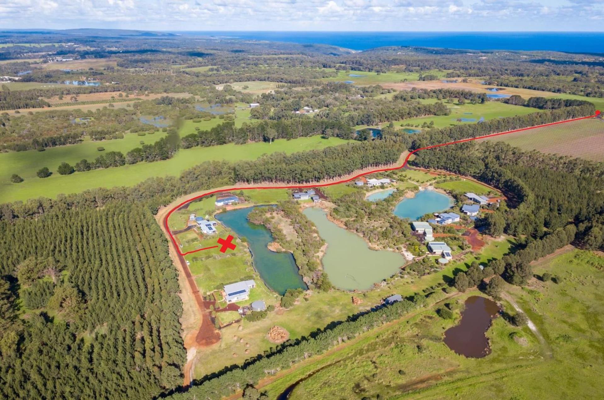 INDICA HEMP HOUSE - Multi Award Winning-Luxury-Eco designed house-lake views-hot tub-Cinema