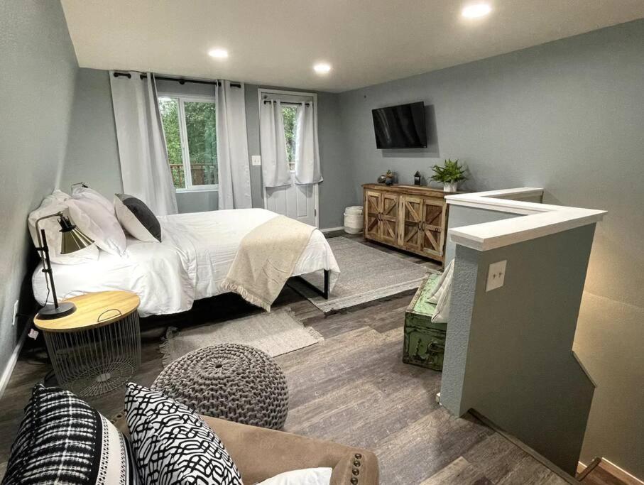 Palmers Cozy Cottage mountainside getaway