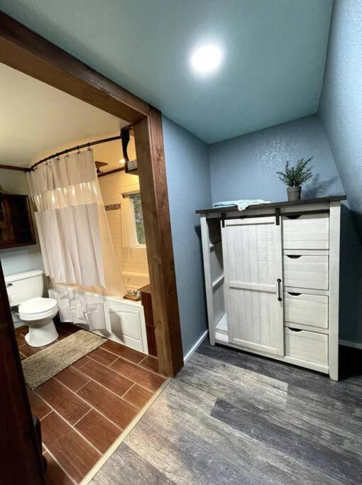 Palmers Cozy Cottage mountainside getaway