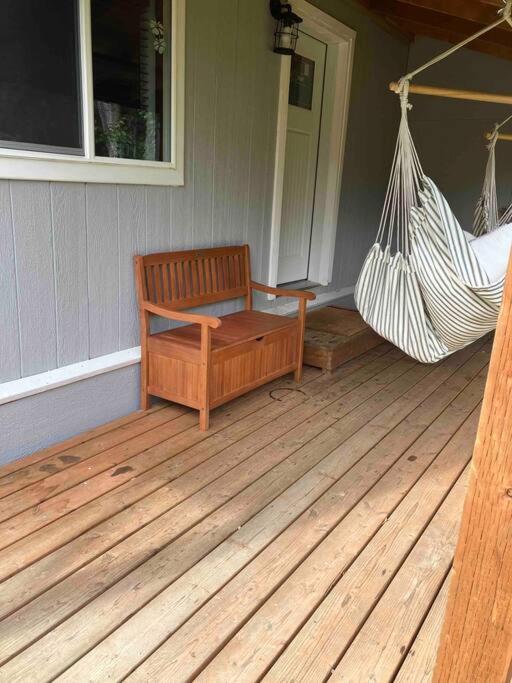 Palmers Cozy Cottage mountainside getaway