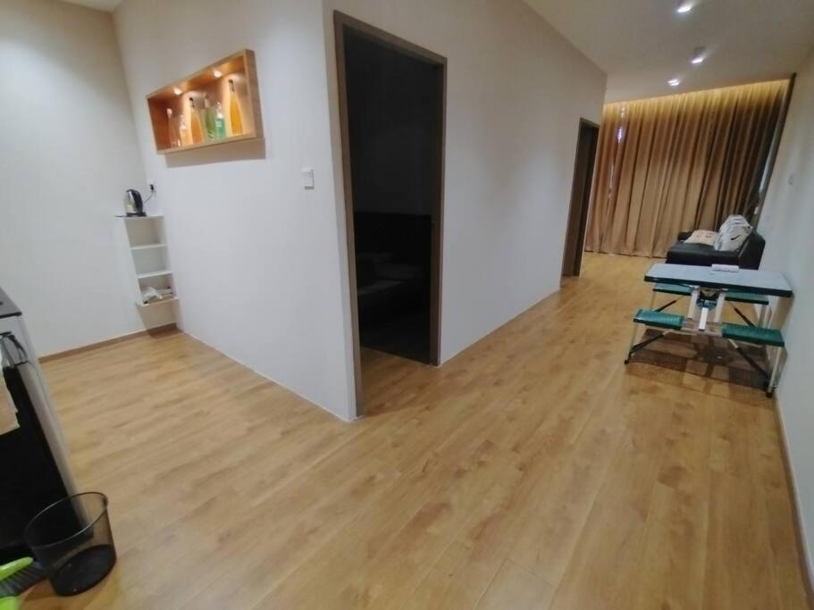 Summer Mall Summer Suite 2 bedroom unit photo 6