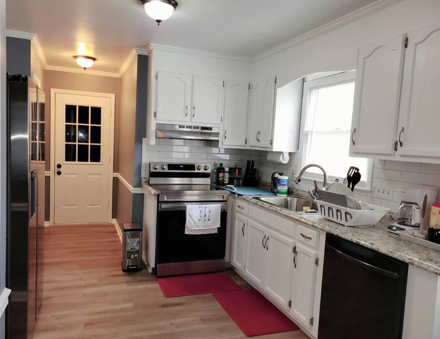 Spacious 3 Bedroom 2.5 Baths home. Free parking and Wi-Fi view 4