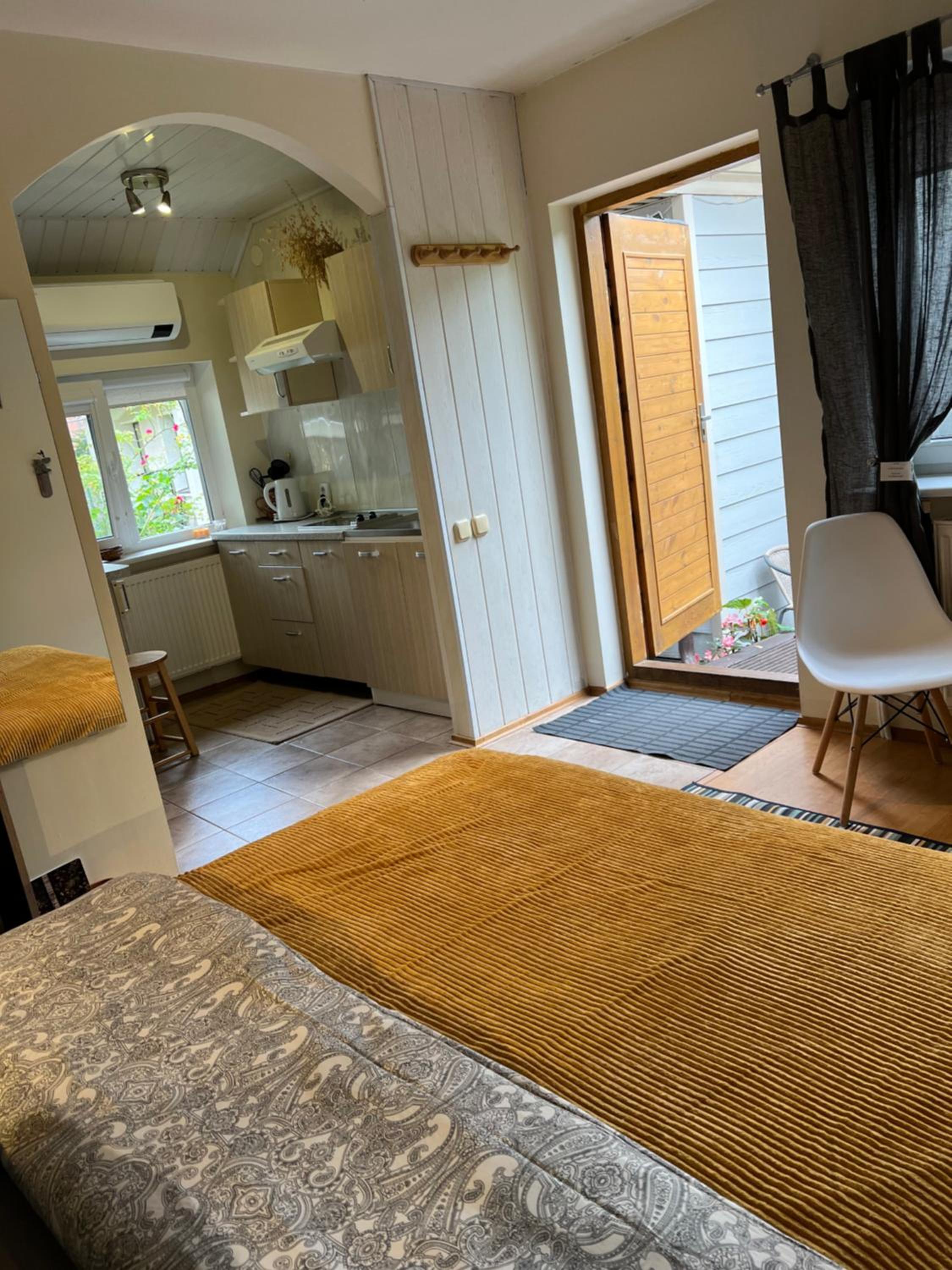 Center Studio House - Private Guest House with Gated Parking view 4