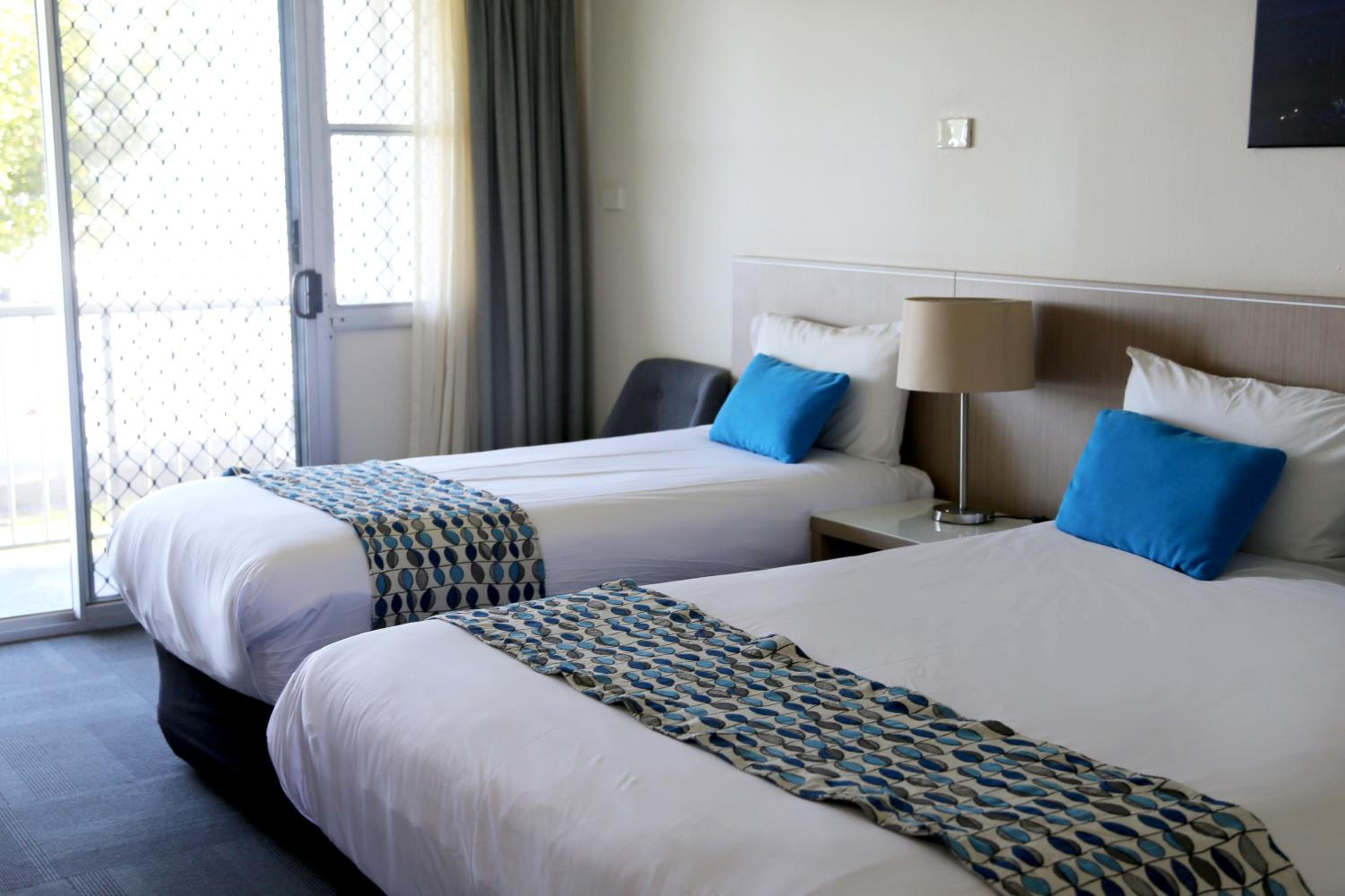 Zorba Waterfront Motel