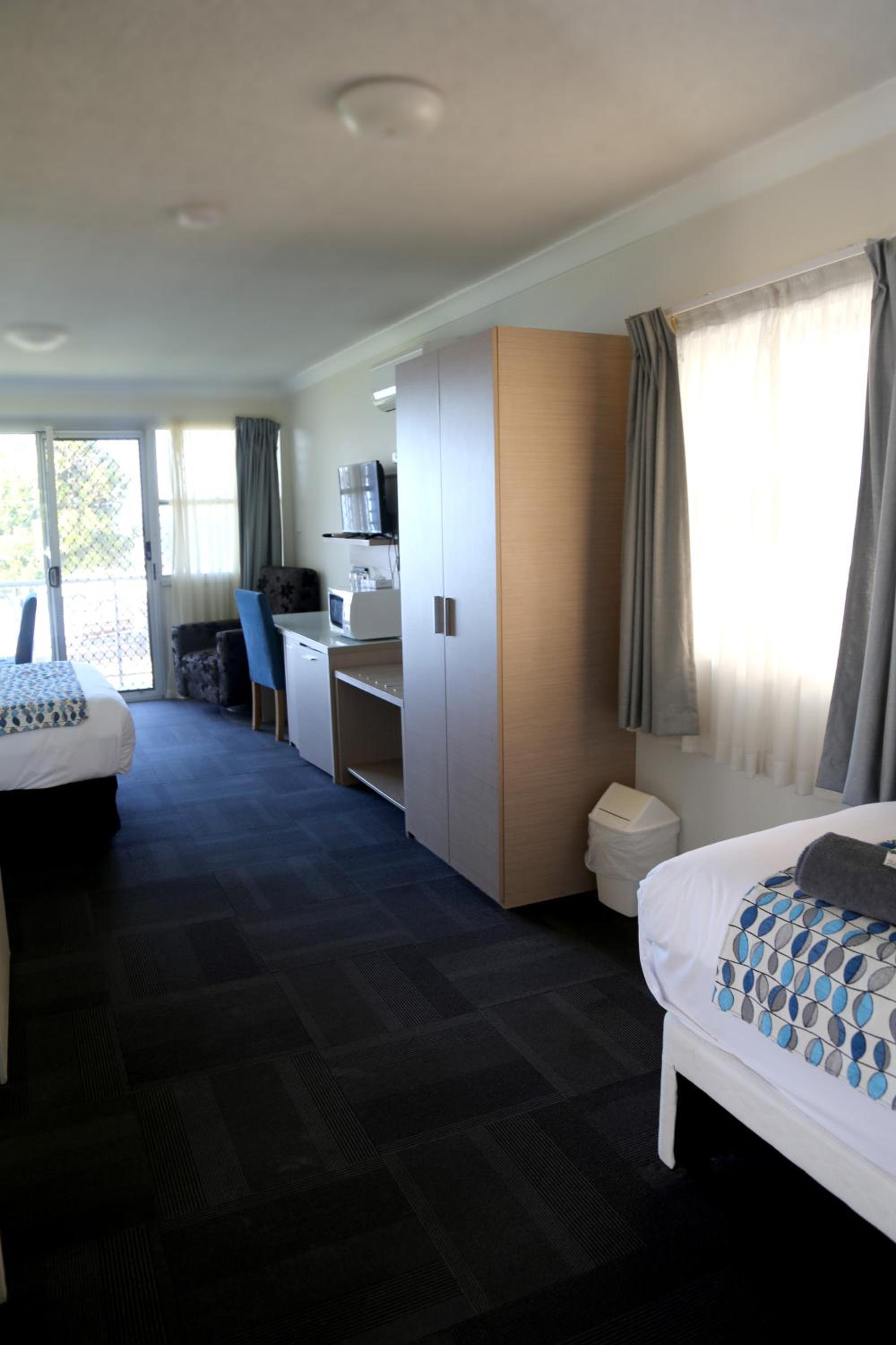 Zorba Waterfront Motel