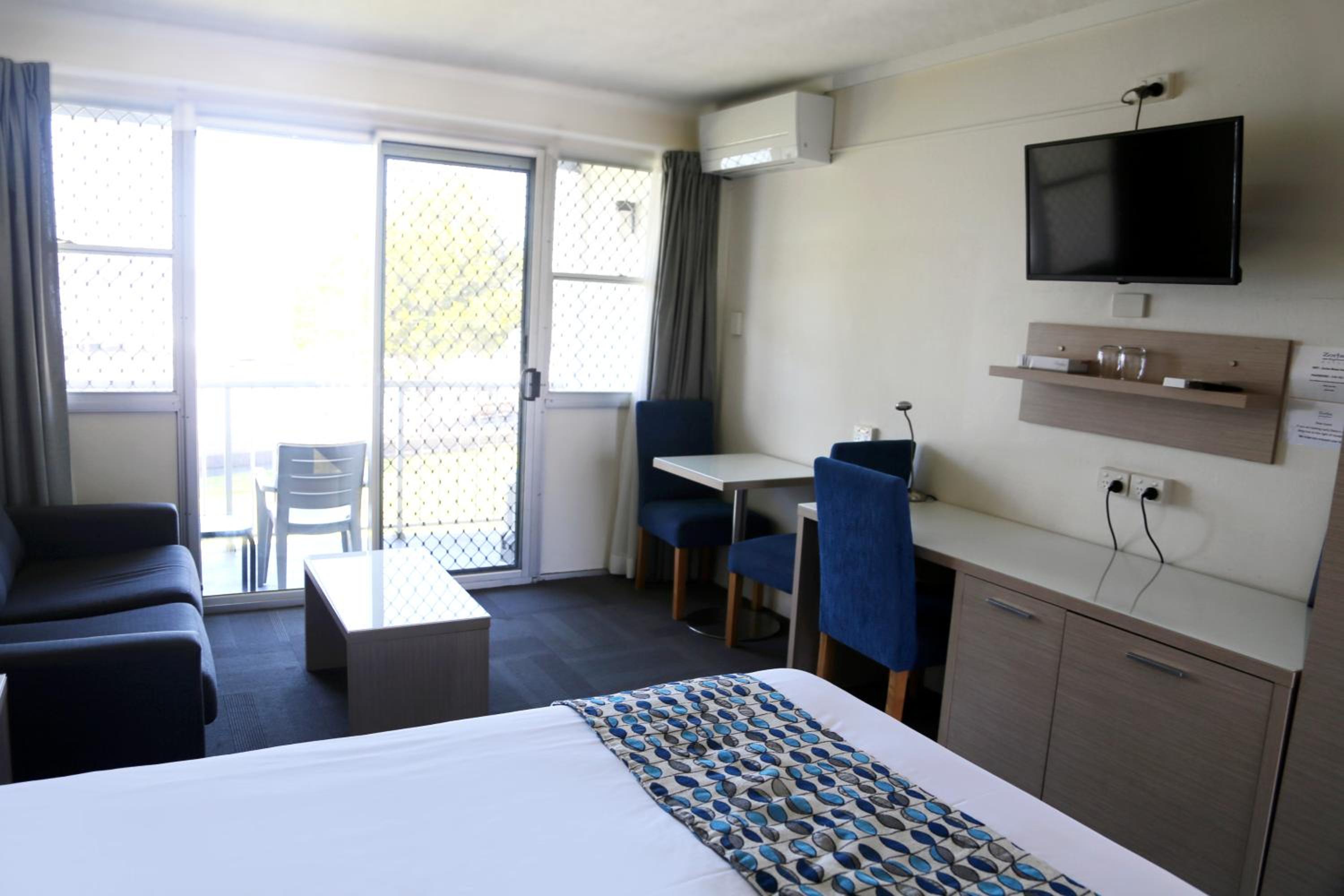 Zorba Waterfront Motel