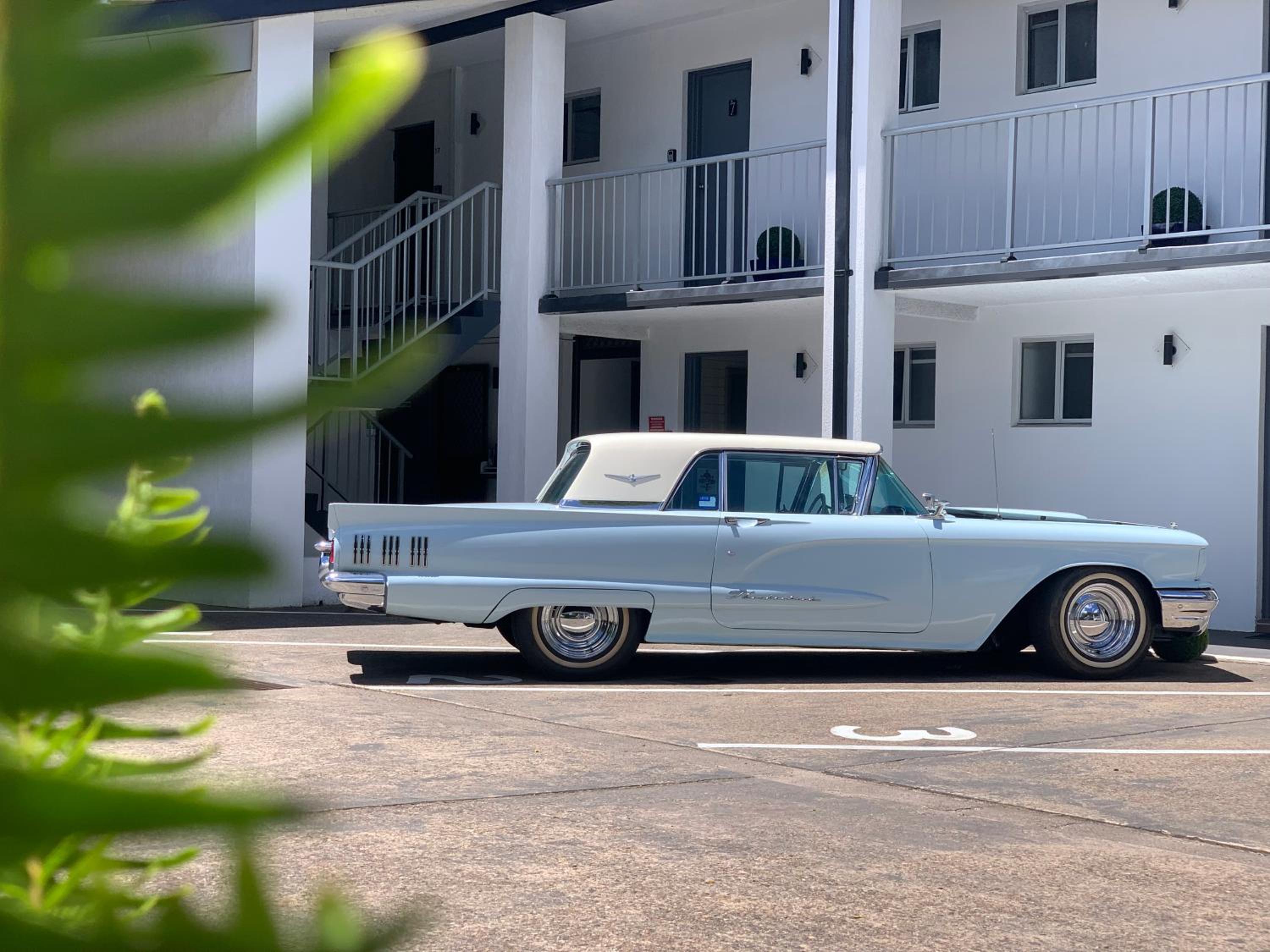 Zorba Waterfront Motel