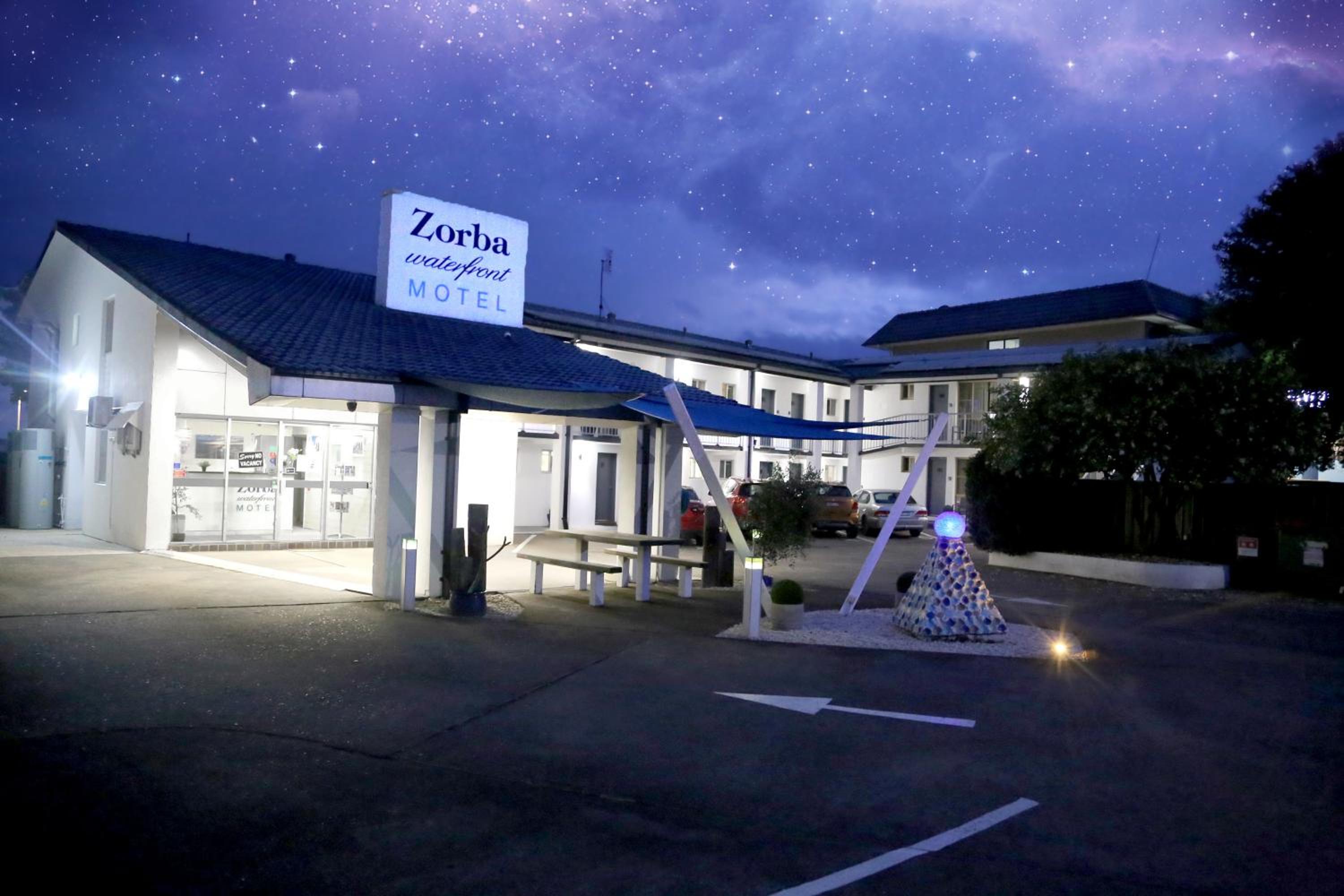 Zorba Waterfront Motel