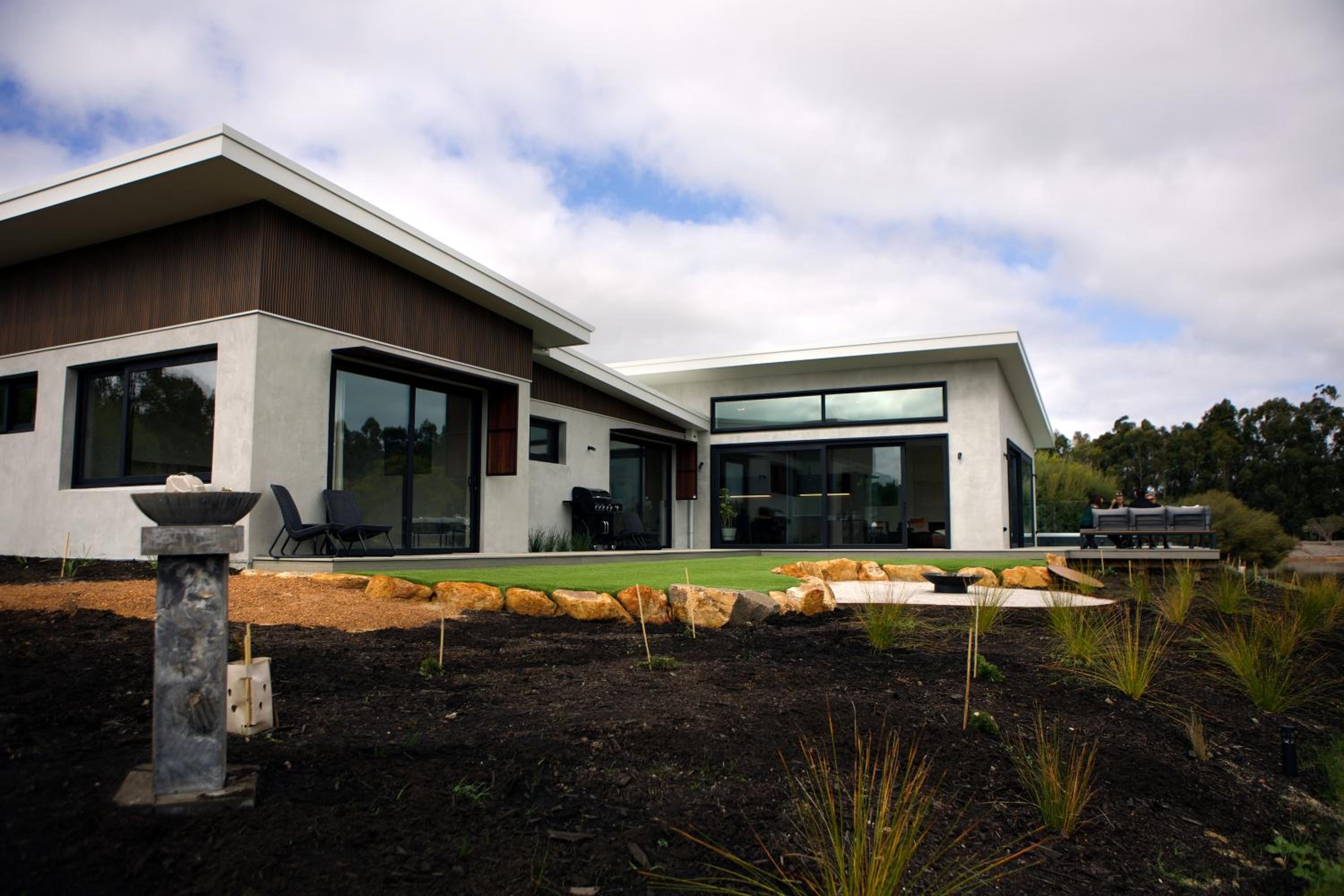 Hotel INDICA HEMP HOUSE - Multi Award Winning-Luxury-Eco designed house-lake views-hot tub-Cinema - Image 1