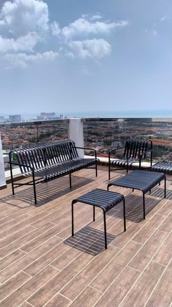 The Quartz 3 Bedroom Apartment with fully furnish and fully aircond, infinity pool, Corner lot with seaview and city view centre of malacca city photo 6