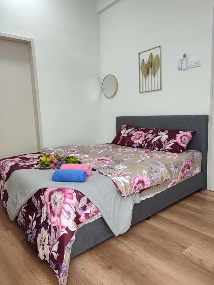 The Quartz 3 Bedroom Apartment with fully furnish and fully aircond, infinity pool, Corner lot with seaview and city view centre of malacca city photo 7