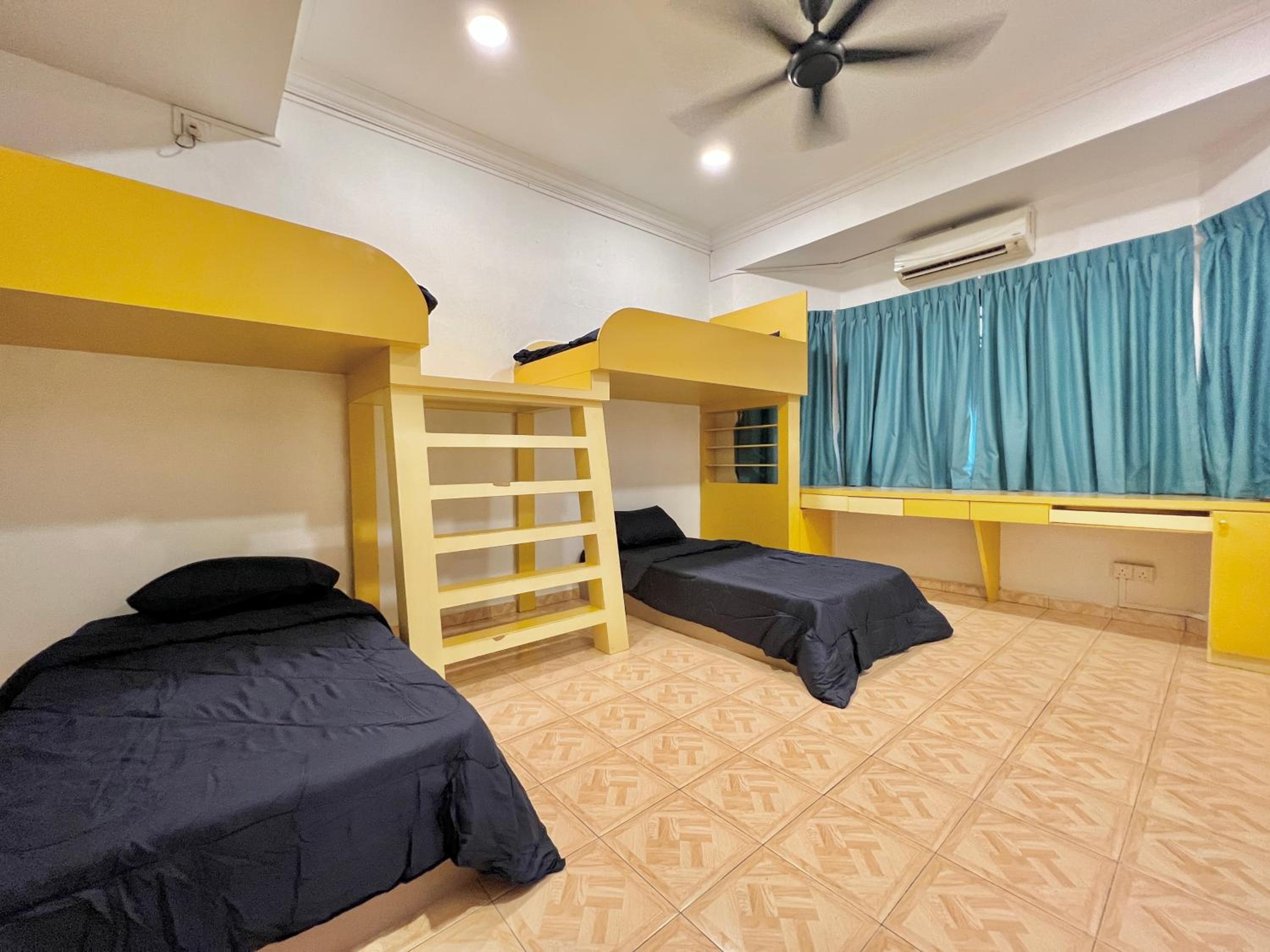 Corner Villa Tmn Daya near Mount Austin JB