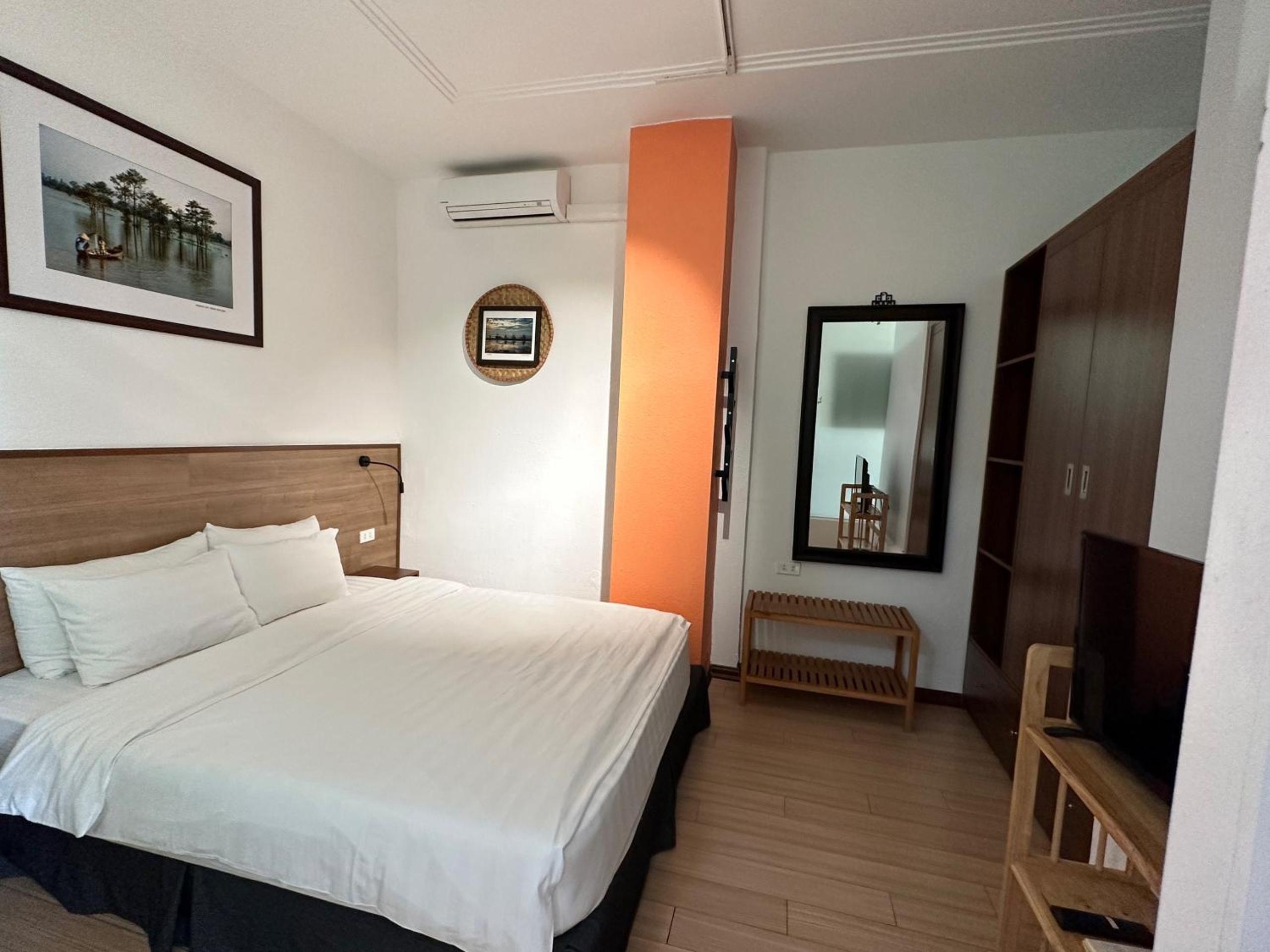 Elegant Studio Yet Kieu