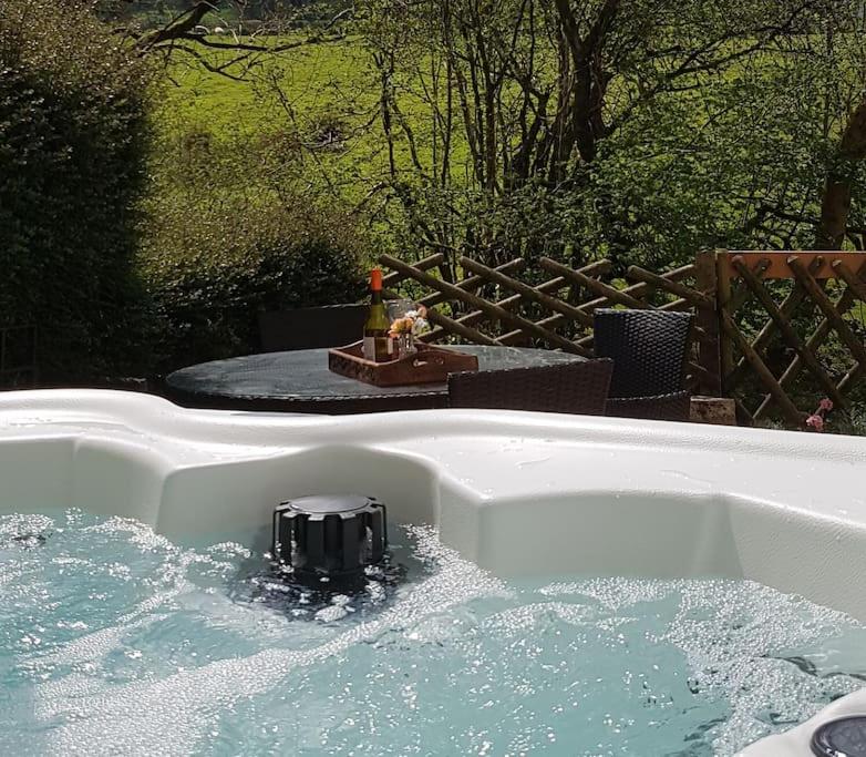 River Cottage Brecon: Hot Tub, Fire, Balcony, Wifi view 2