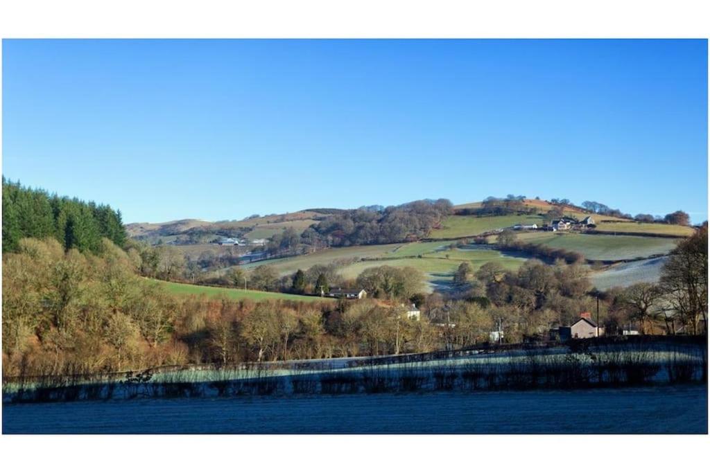 River Cottage Brecon: Hot Tub, Fire, Balcony, Wifi view 3