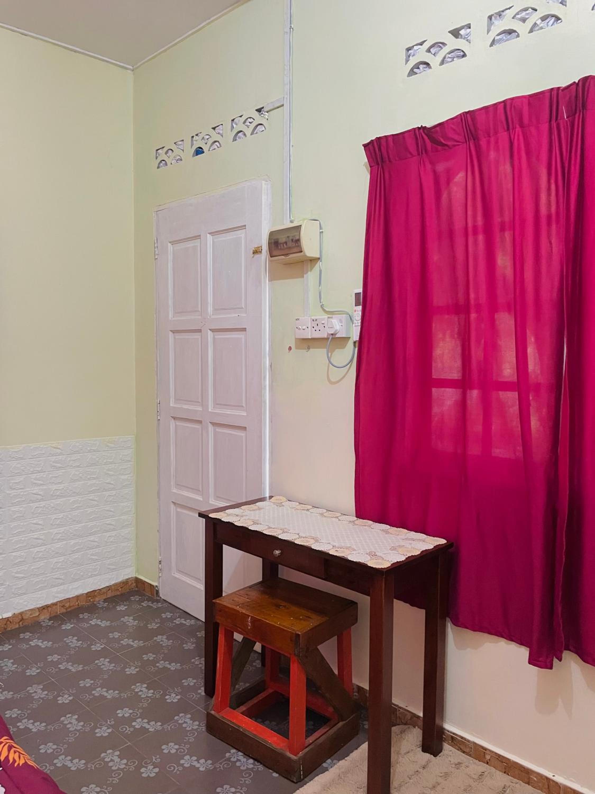 yellow homestay