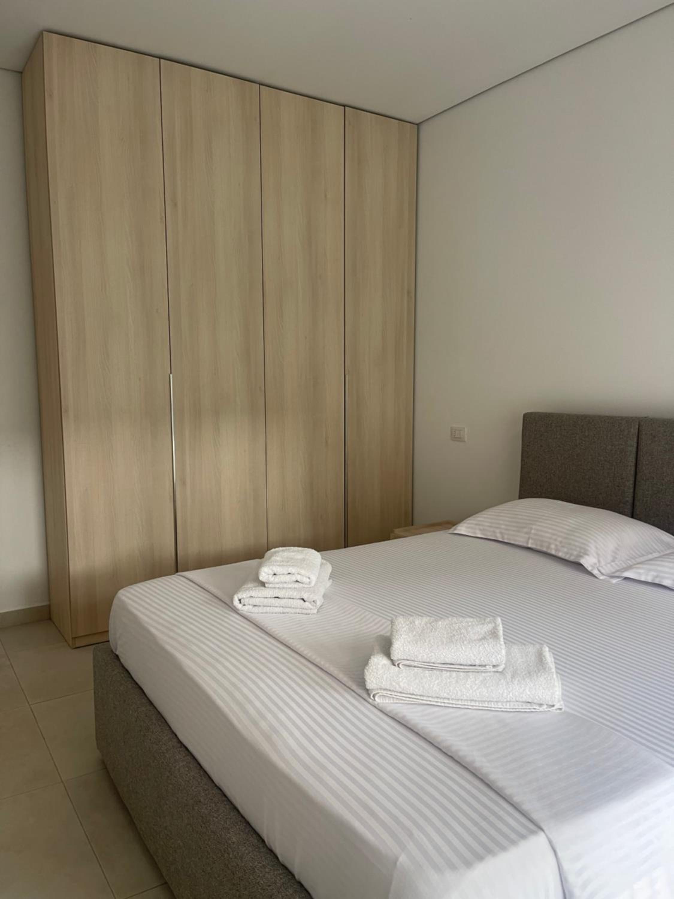 EME APARTMENTS - Kompleksi San Pietro, Gjiri i Lalzit