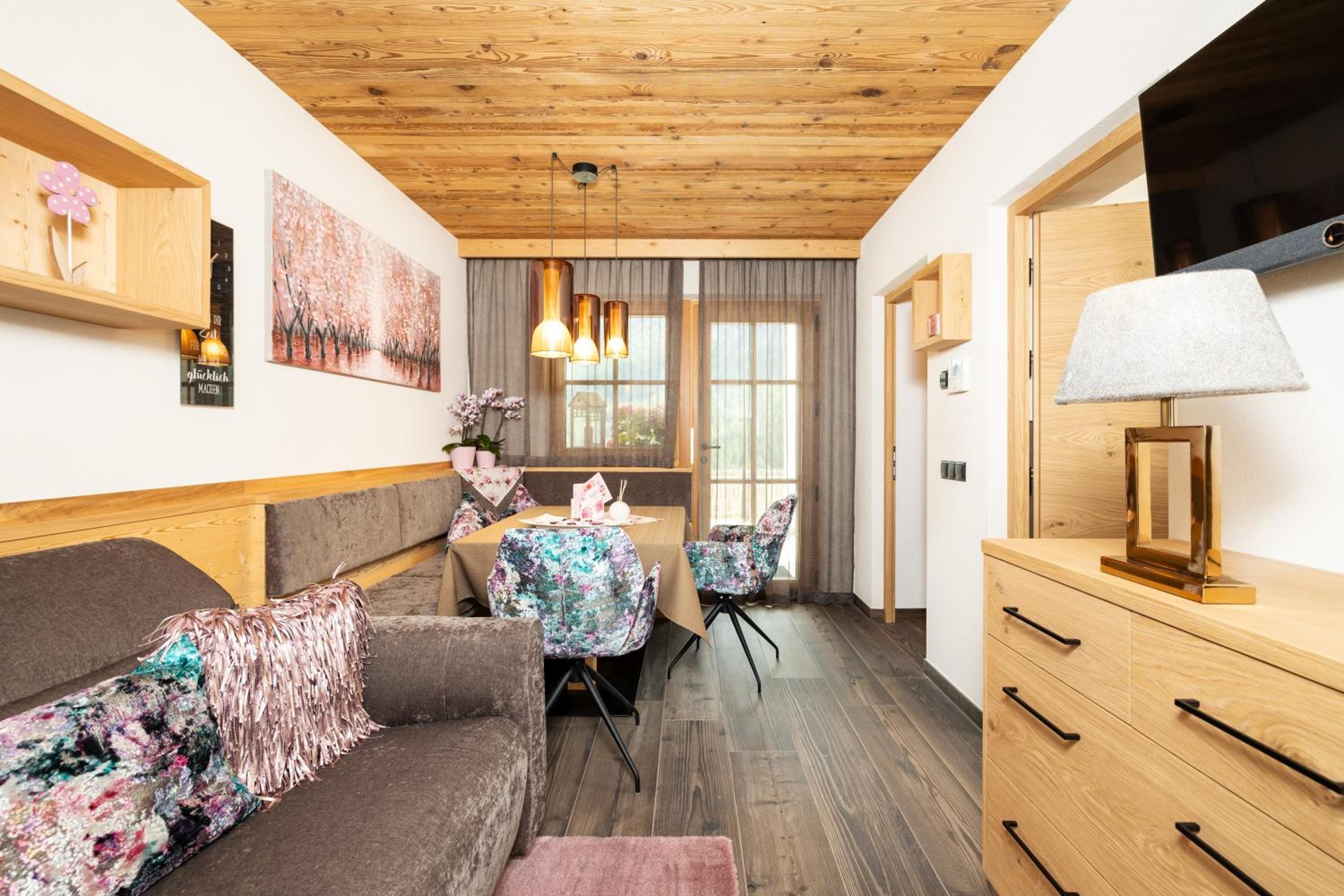 Chalets 4 Sorus & Apartments La Villetta view 5