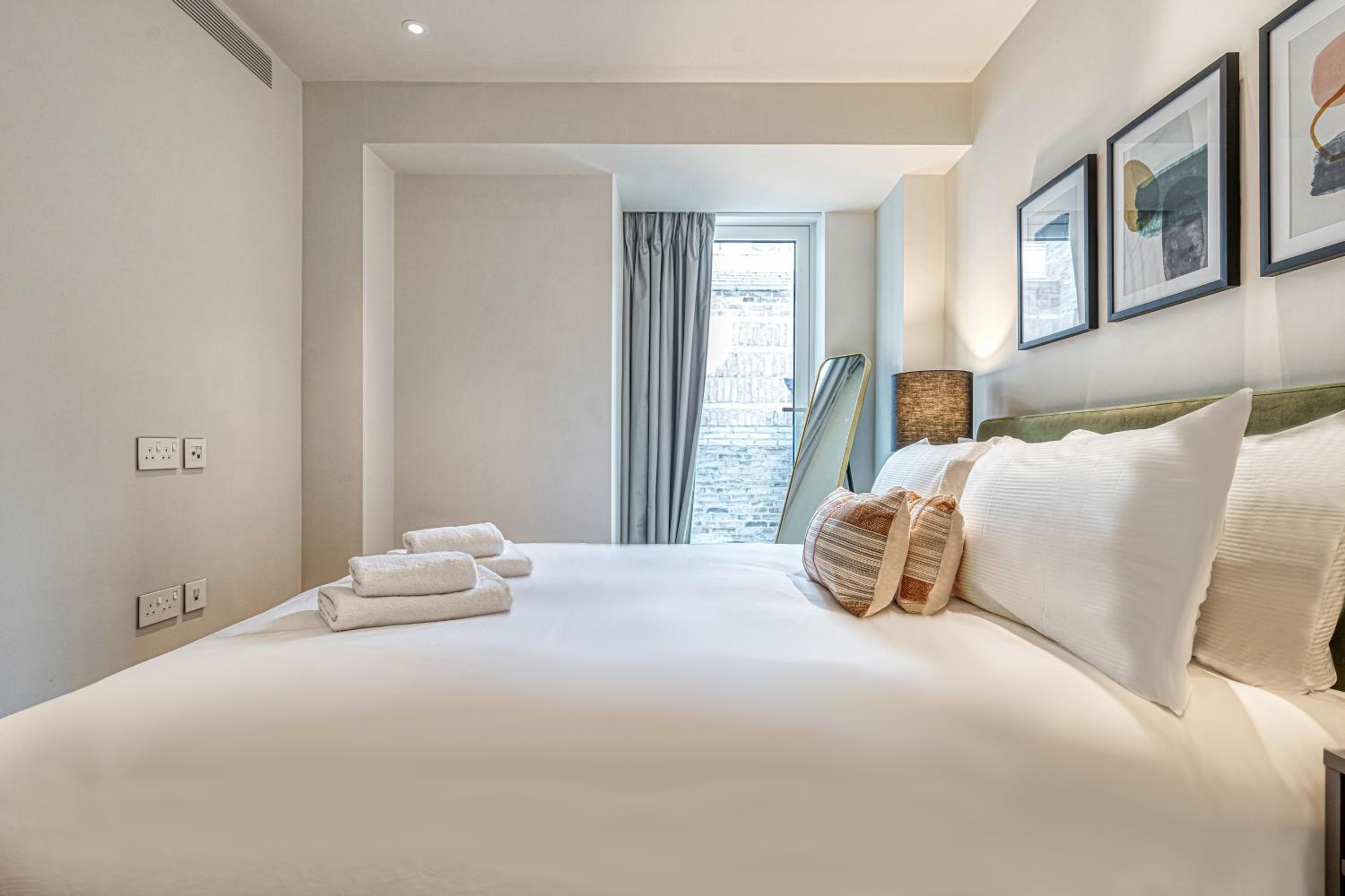 Luxury flats near Big Ben and London Eye