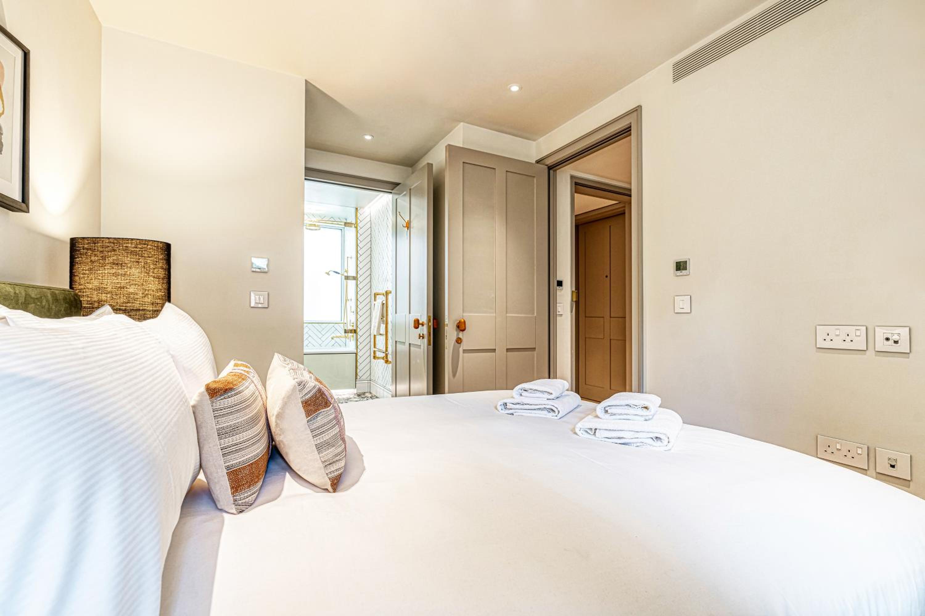 Luxury flats near Big Ben and London Eye