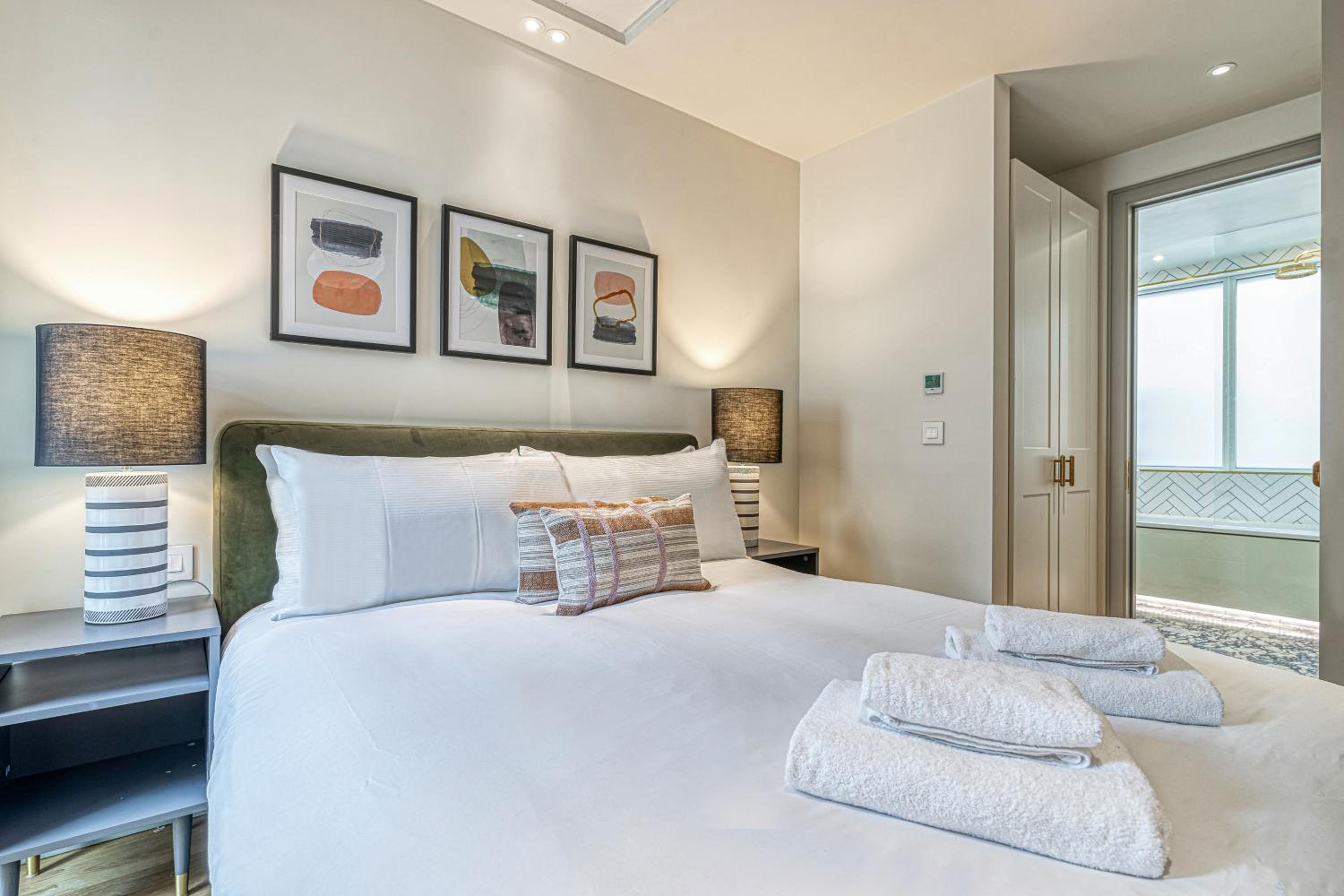 Luxury flats near Big Ben and London Eye