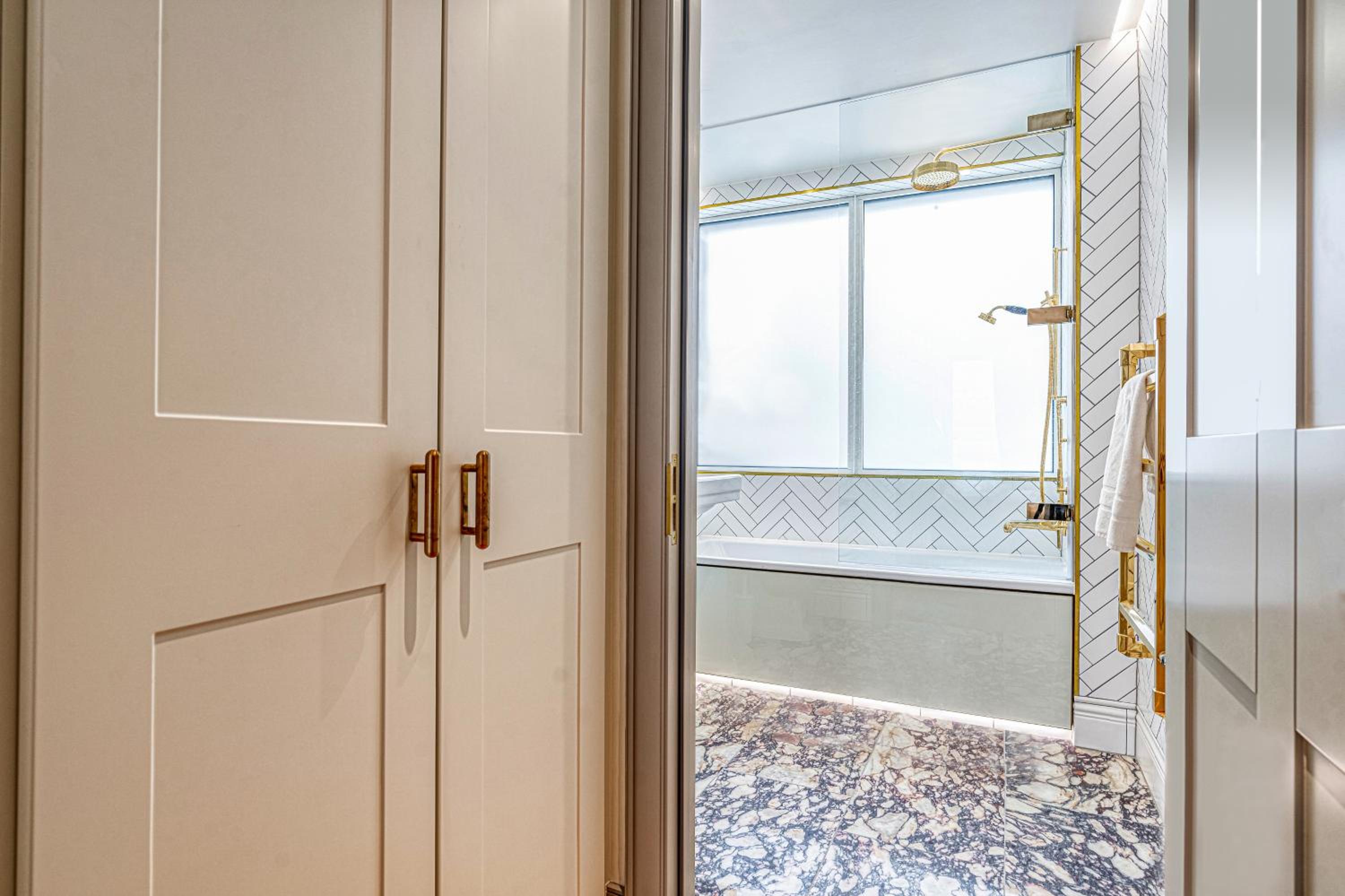 Luxury flats near Big Ben and London Eye