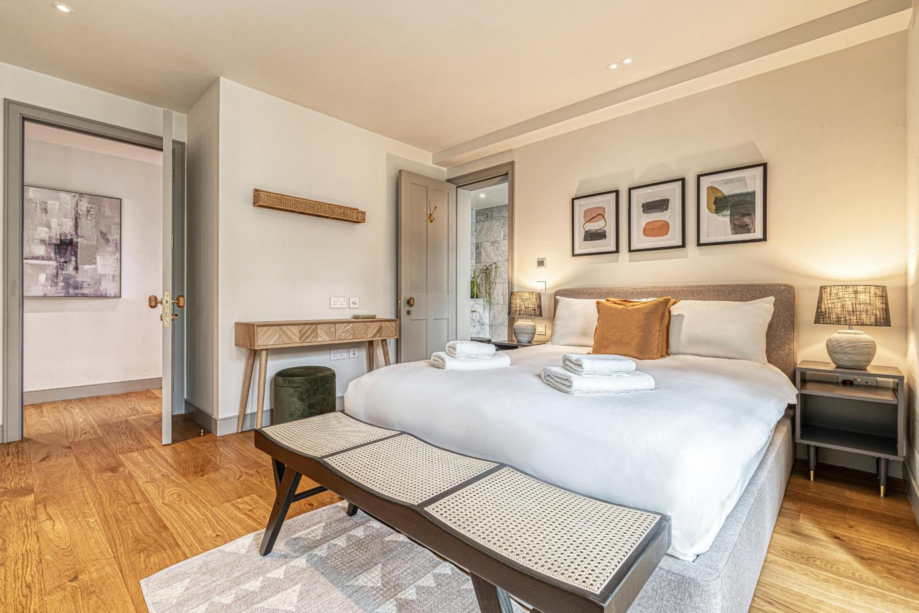 Luxury flats near Big Ben and London Eye
