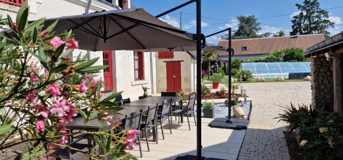 Gîte Atypique 2 à 8 PERSONNES avec piscine jacuzzi proche châteaux de la Loire
