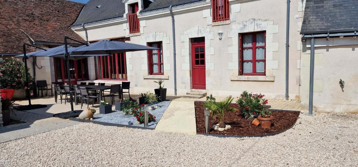 Gîte Atypique 2 à 8 PERSONNES avec piscine jacuzzi proche châteaux de la Loire