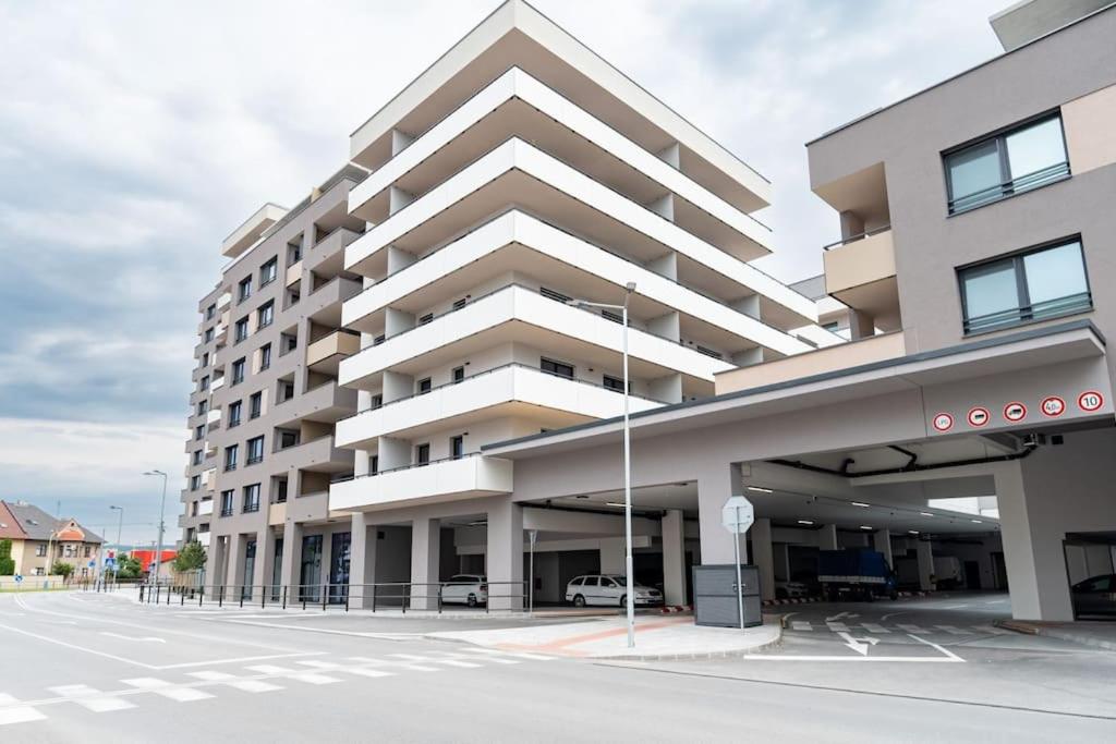 Apartmán Al-Garden s private garage parking free, 5 min pešo do centra