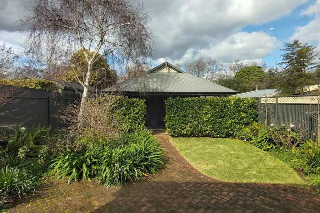 Beautiful Victorian Home + 3Br + Modern + Peaceful