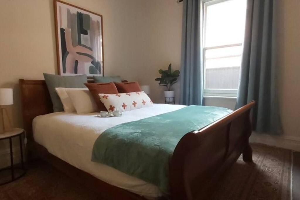 Beautiful Victorian Home + 3Br + Modern + Peaceful