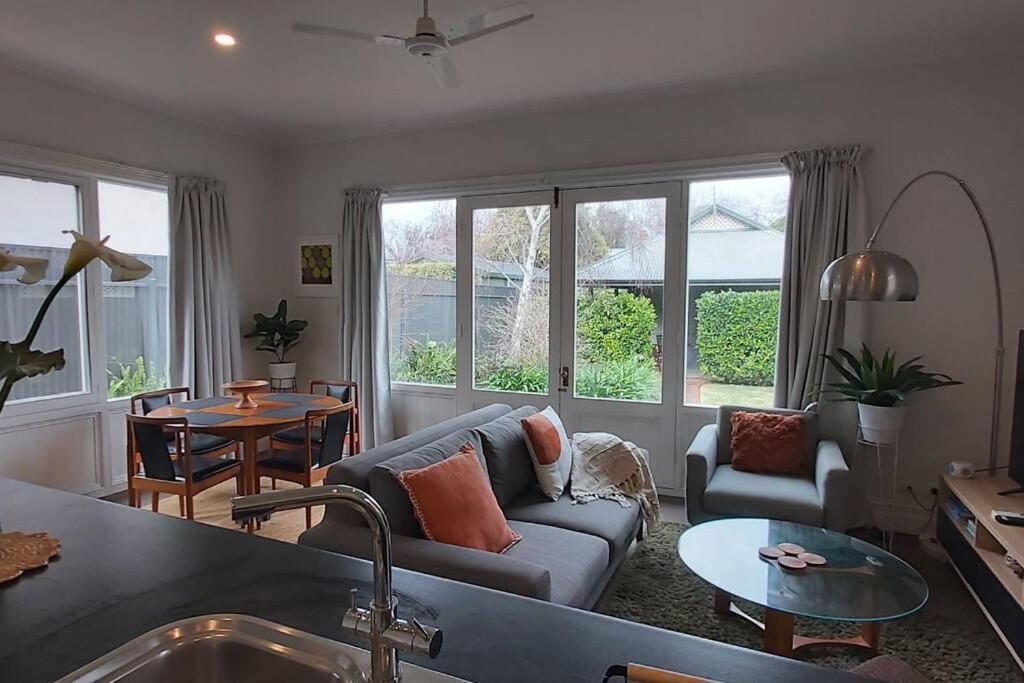 Beautiful Victorian Home + 3Br + Modern + Peaceful