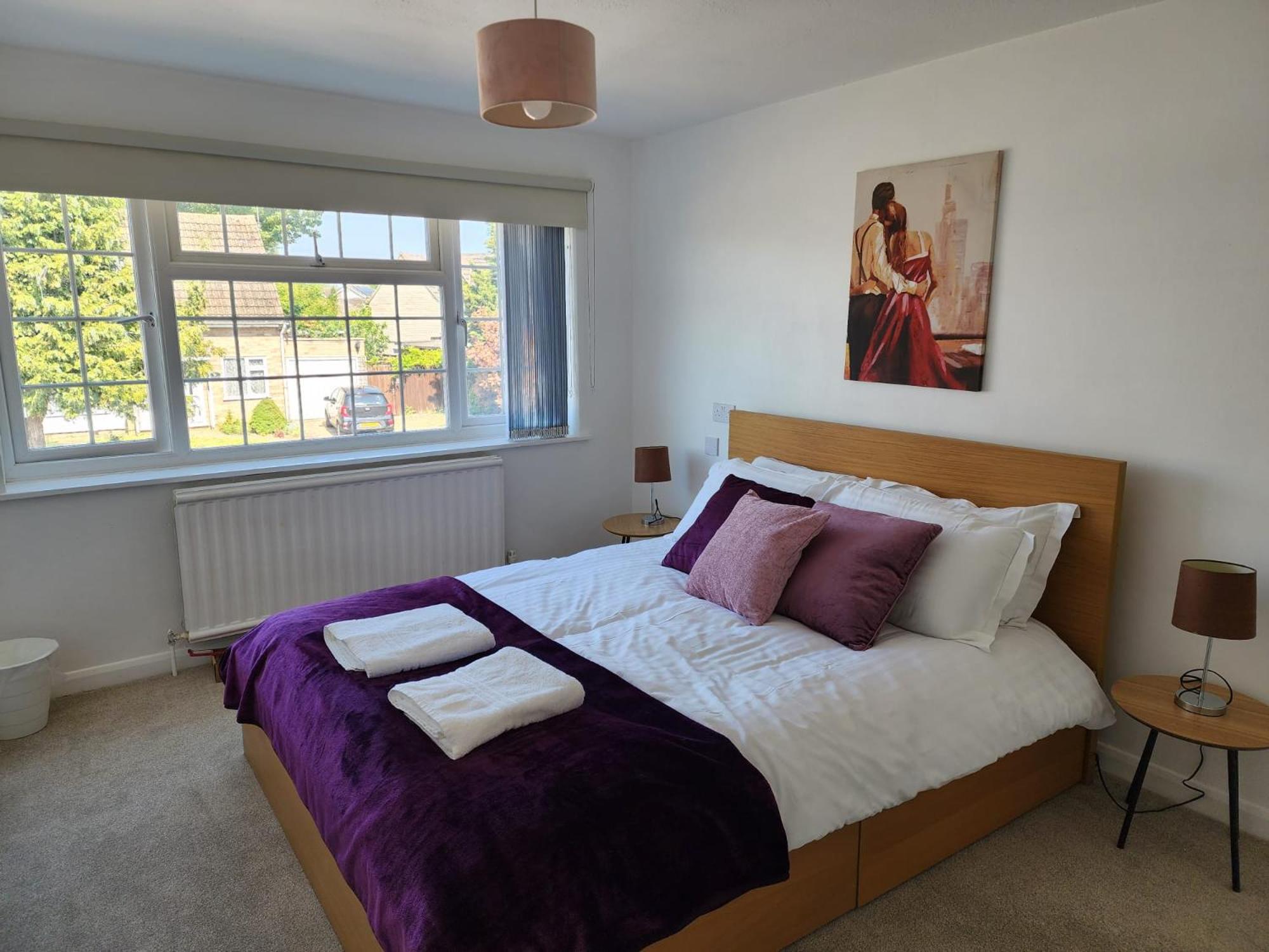 Kennedy Villa - 5 Bedroom House with Hot Tub, WiFi, Free parkings, Close to Bicester Village view 4