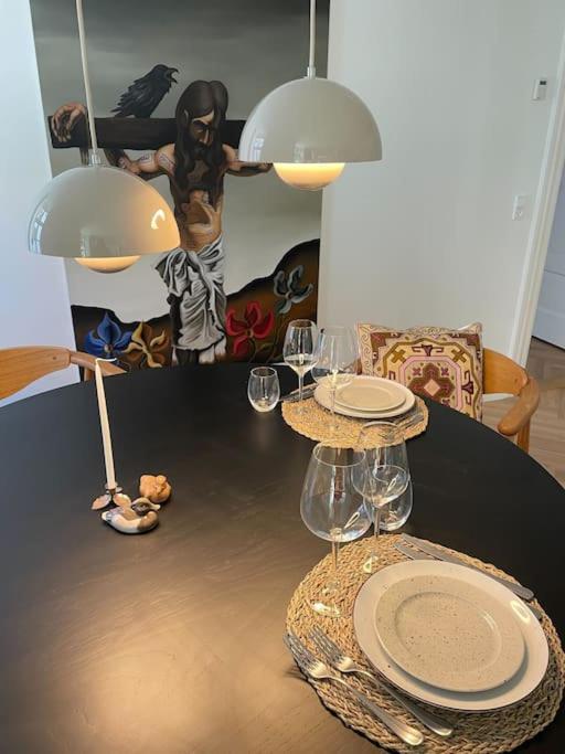 Nyrenoveret charmerende lejlighed i Odense C!