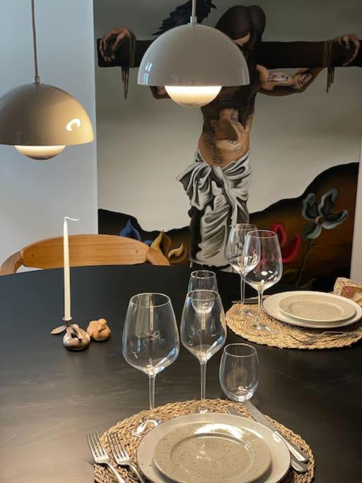 Nyrenoveret charmerende lejlighed i Odense C!