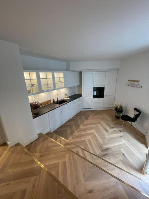 Nyrenoveret charmerende lejlighed i Odense C!