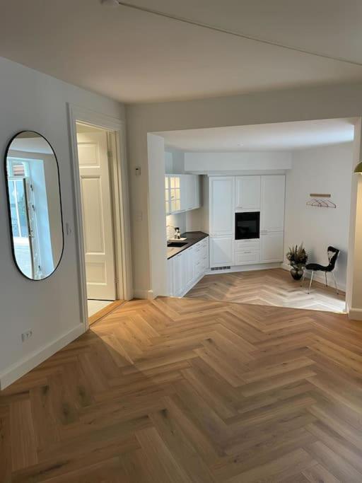 Nyrenoveret charmerende lejlighed i Odense C!