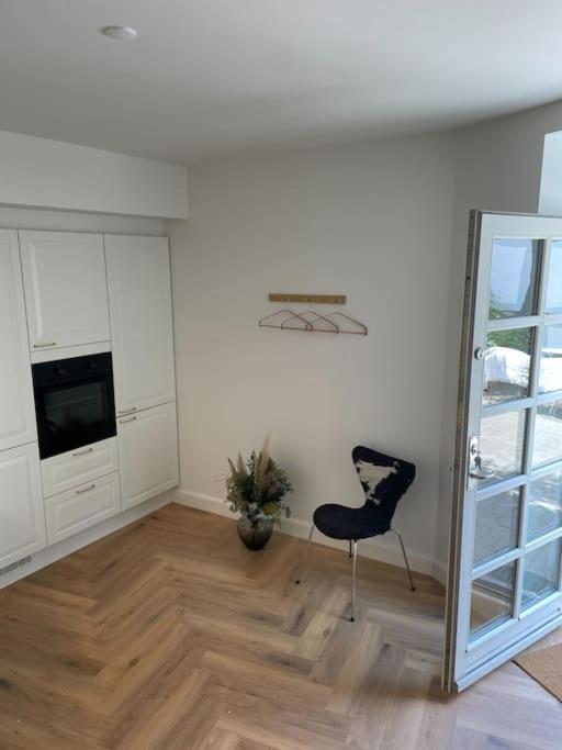 Nyrenoveret charmerende lejlighed i Odense C!