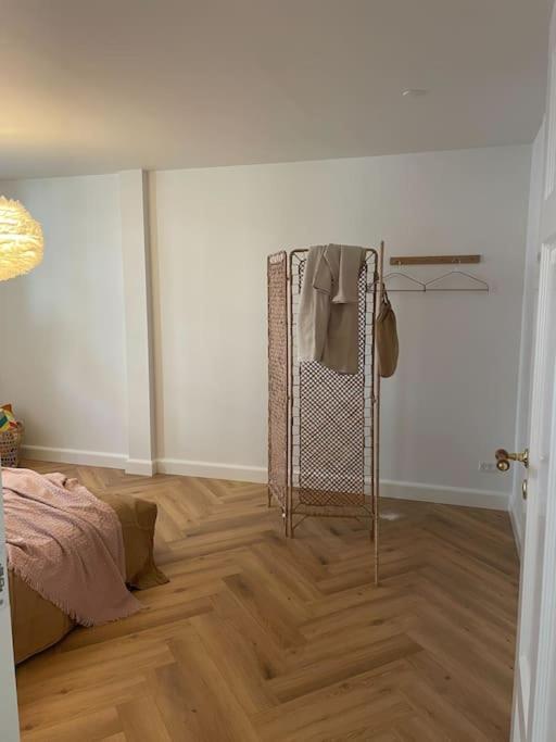 Nyrenoveret charmerende lejlighed i Odense C!
