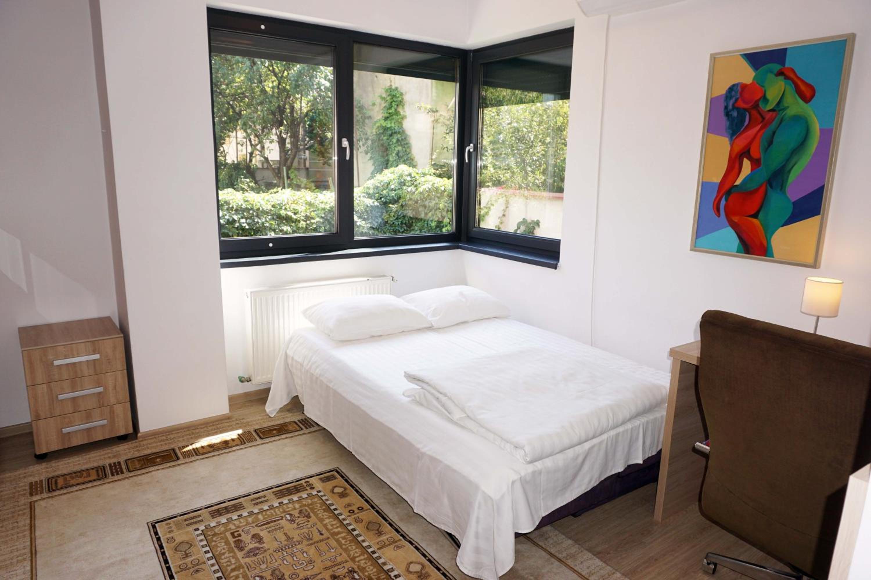 Luxury apartment by the park / Arch of Triumph view 4