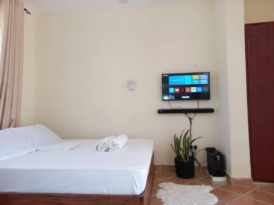 Stay with Adhiambo - Studio near Bofa Beach view 5